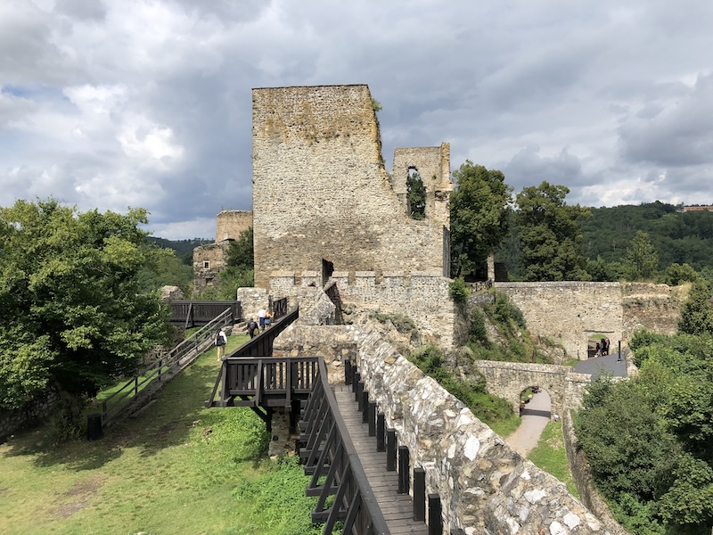Hrad Cornštejn: Tichý strážce Dyje s bohatou historií