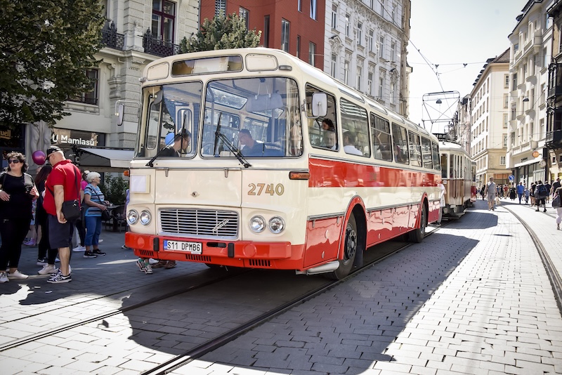 Dopravní nostalgie láká na historické vozy. Premiéru bude mít opravený trolejbus 9Tr