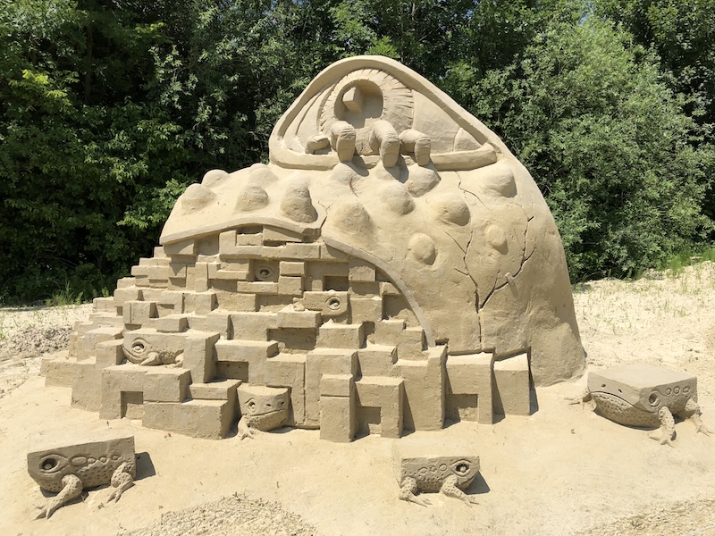 Písečné sochy v Lednici 2025: Cesta na Bali z písku a fantazie